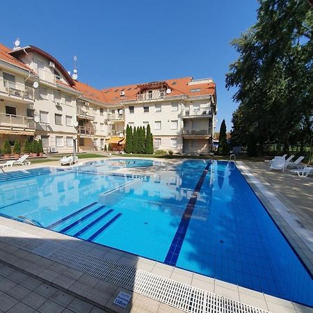 Relax Wellness Manzard Hajduszoboszlo Apartment Exterior foto