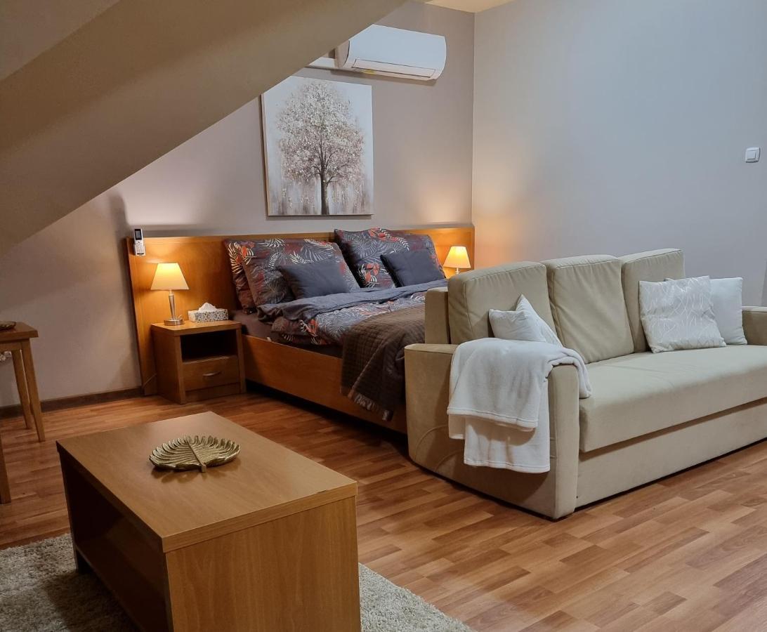 Relax Wellness Manzard Hajduszoboszlo Apartment Exterior foto