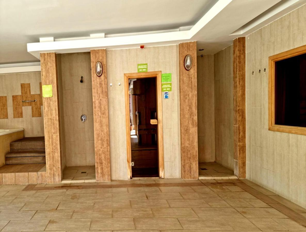 Relax Wellness Manzard Hajduszoboszlo Apartment Exterior foto