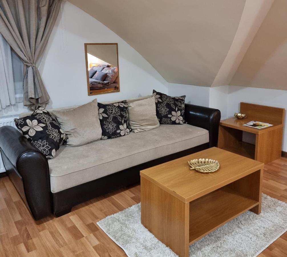 Relax Wellness Manzard Hajduszoboszlo Apartment Exterior foto