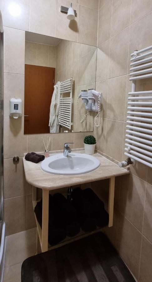 Relax Wellness Manzard Hajduszoboszlo Apartment Exterior foto