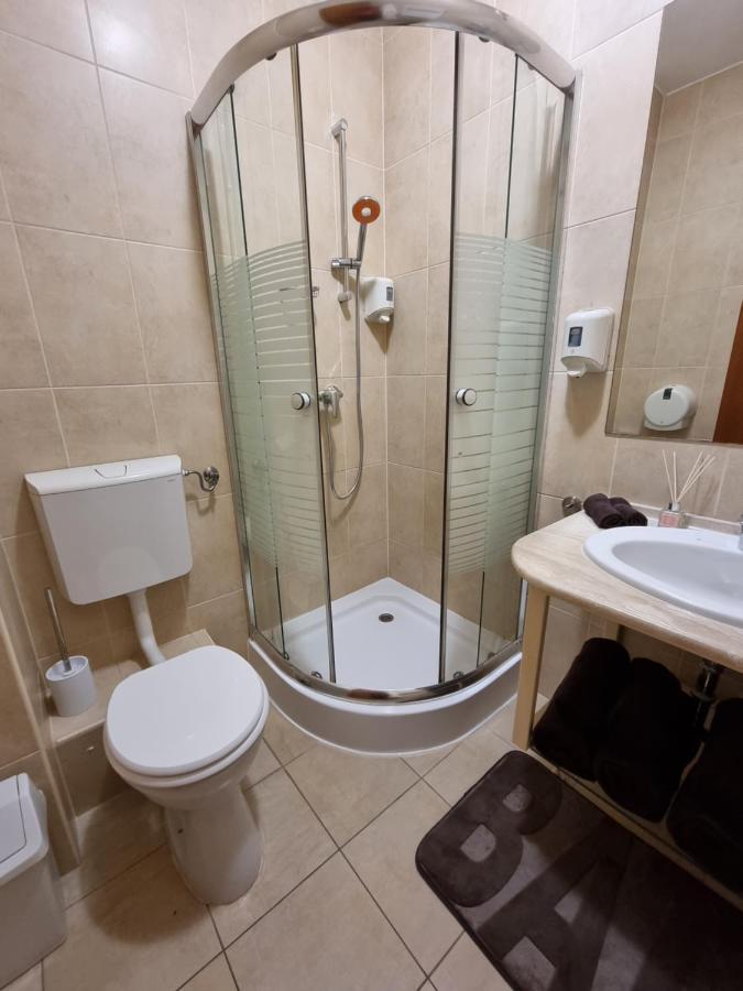 Relax Wellness Manzard Hajduszoboszlo Apartment Exterior foto