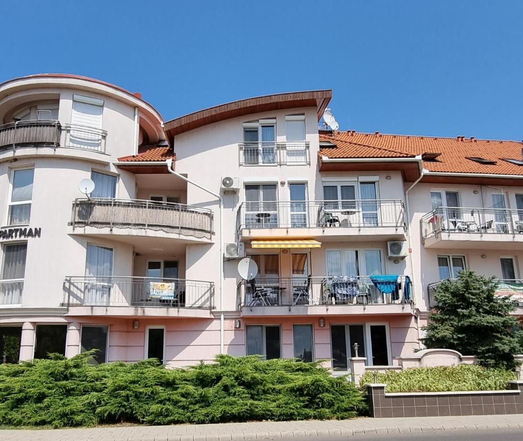 Relax Wellness Manzard Hajduszoboszlo Apartment Exterior foto