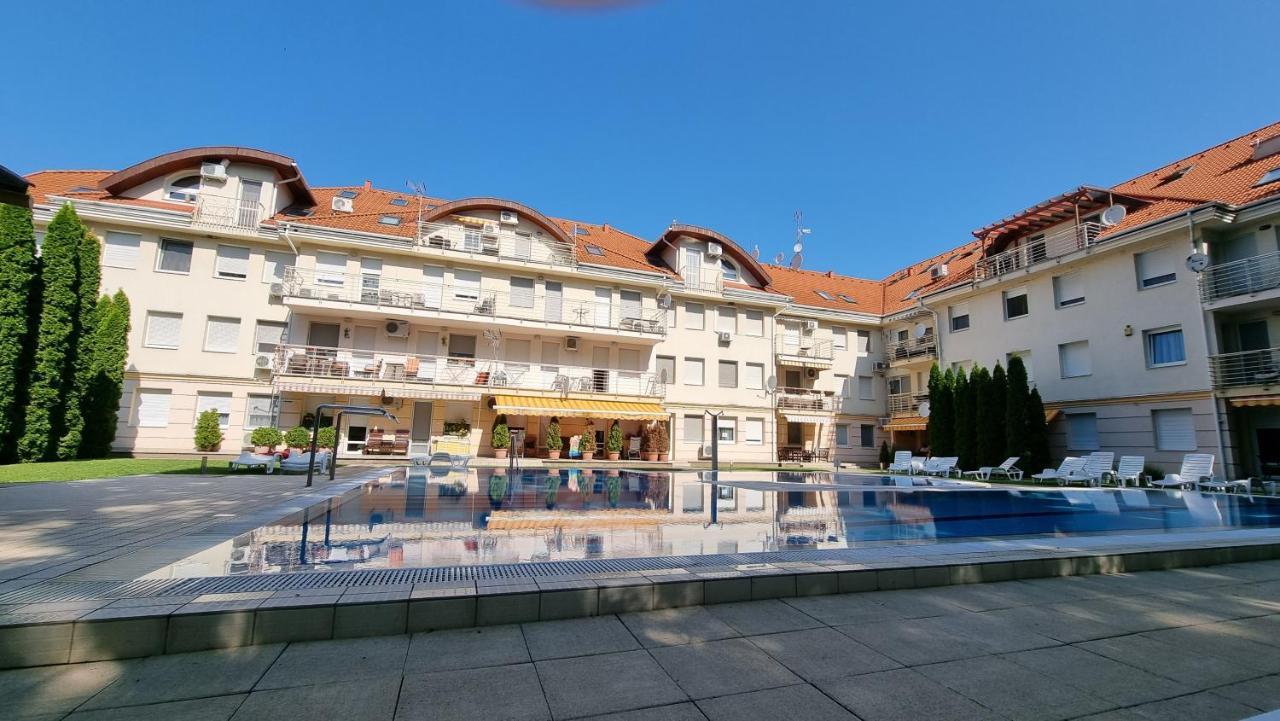Relax Wellness Manzard Hajduszoboszlo Apartment Exterior foto