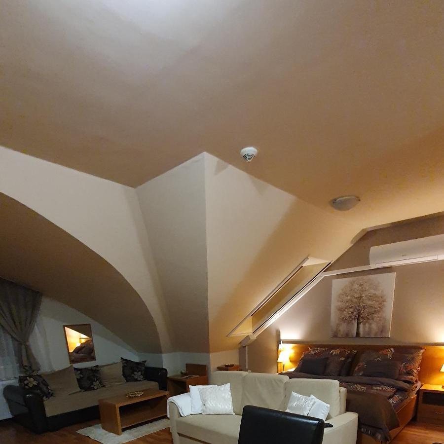 Relax Wellness Manzard Hajduszoboszlo Apartment Exterior foto